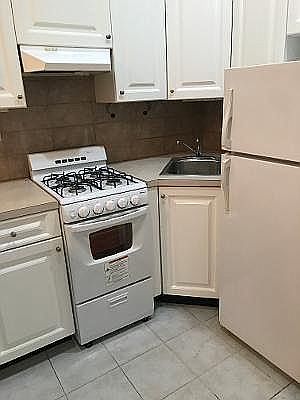 3rd image of 103 W 80th St