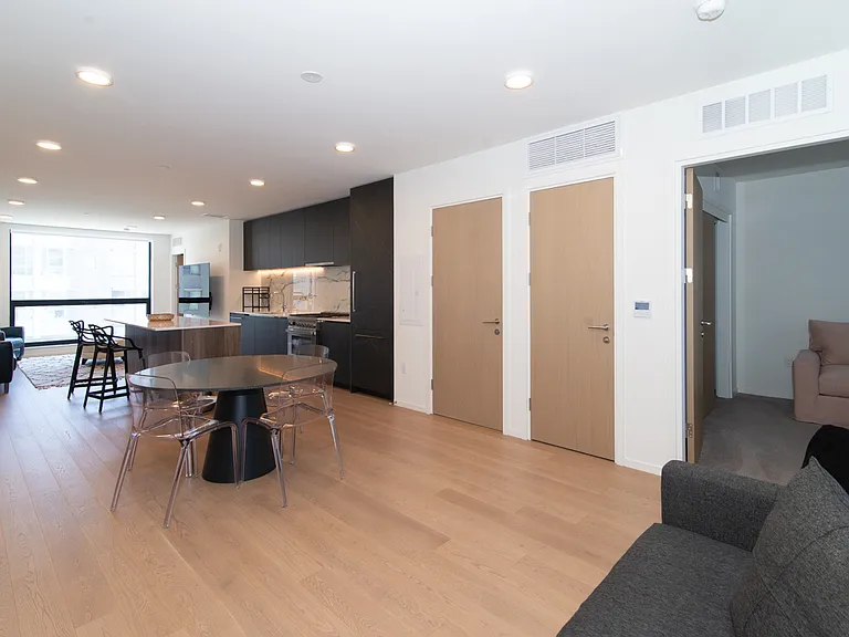 230 7th St #403 — Photo 3