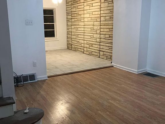 4th image of 1211 Johnston St