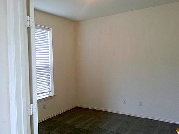 5th image of 4401 Lansbury Ln