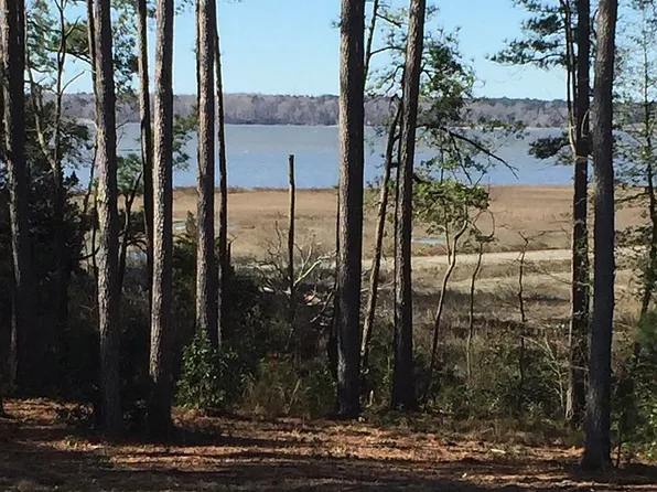 Rail Ct, Hayes, VA 23072