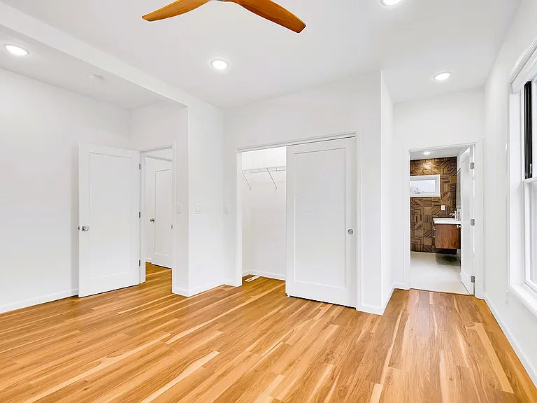 325 14th Ave — Photo 19