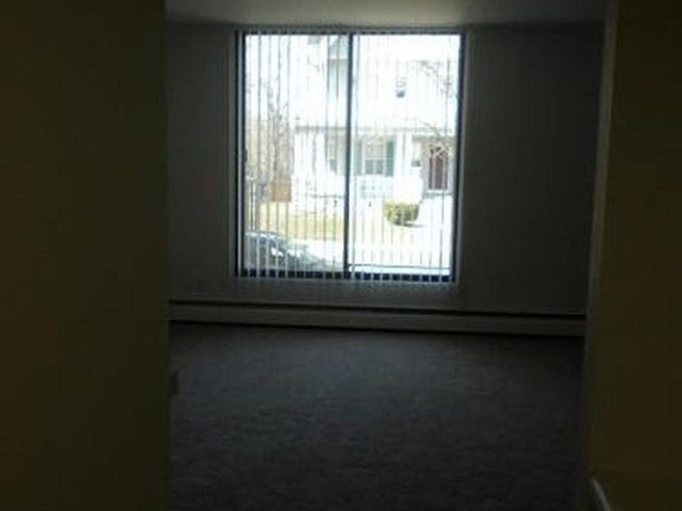 1st image of 2612 N Maryland Ave APT 112