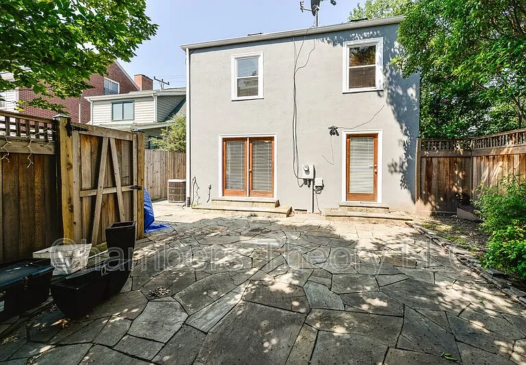 635 N West St — Photo 41
