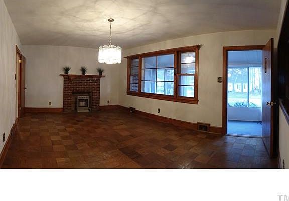5th image of 107 W Thorndale Dr