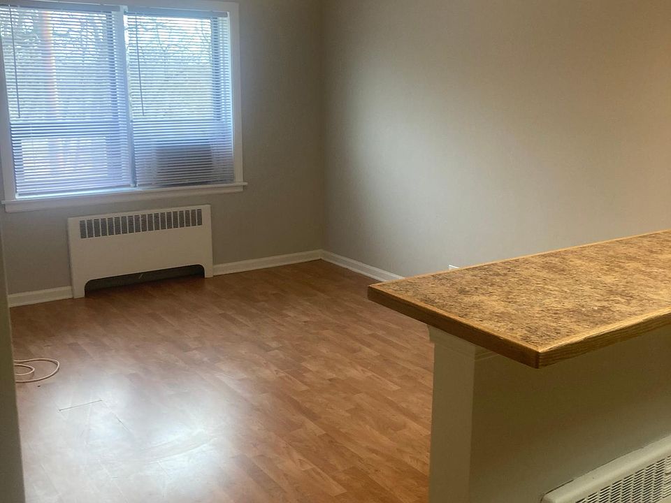 2nd image of 6446 N Milwaukee Ave #2W
