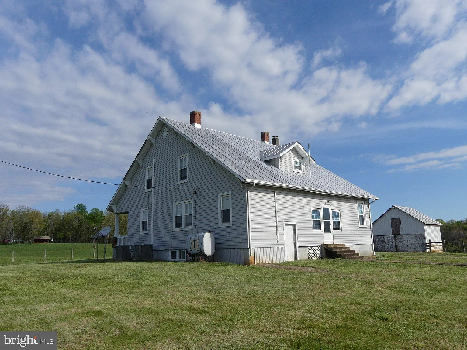 4 bed, 2.5 bath, 2145 sqft, $1,650 — Photo 3