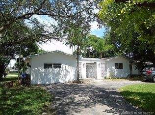 6611 SW 7th St, Pembroke Pines, FL 33023