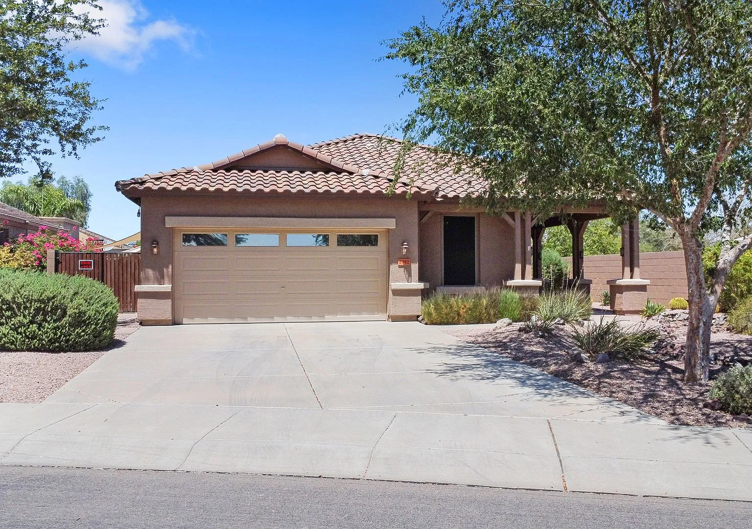 Beautifully Updated 4-Bedroom Single-Level Home with Pool in Gilbert — Photo 3