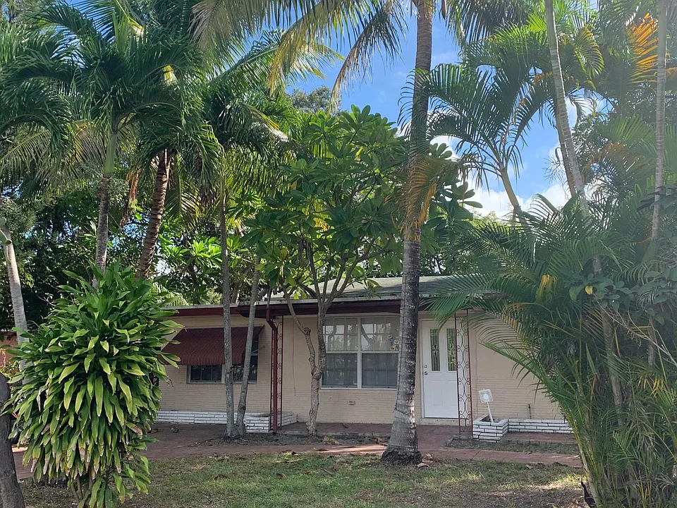 1005 SW 7th Ter