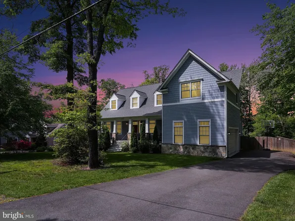 8908 Walker St, Fairfax, VA 22032