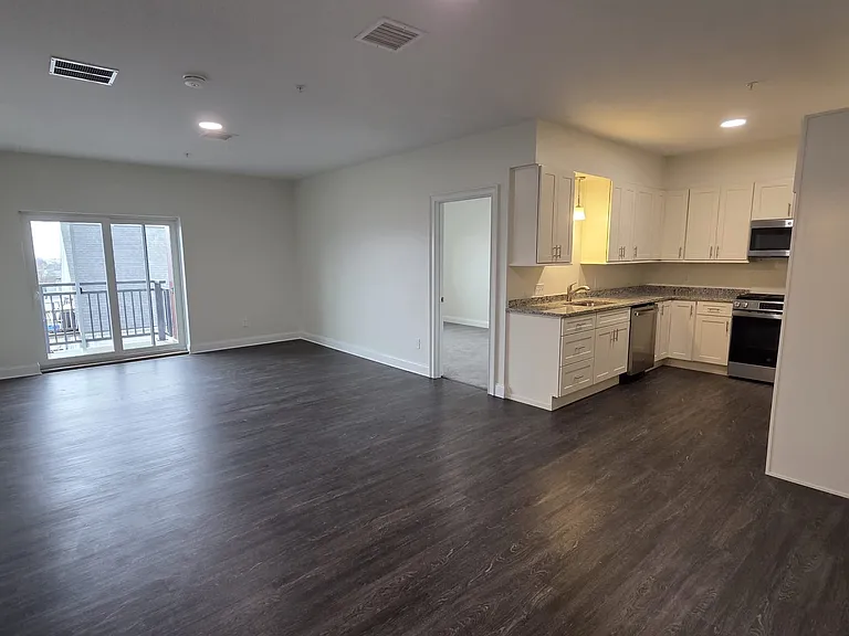 10 Franklin Ave #207 — Photo 3