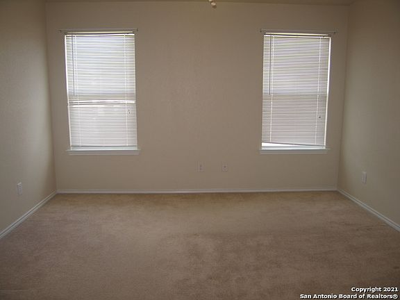 4th image of 131 Arrow Oaks