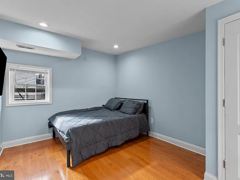 1818 E Pratt St #A — Photo 10