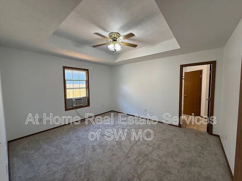 3 bed, 2.0 bath, 1300 sqft, $1,480 — Photo 3