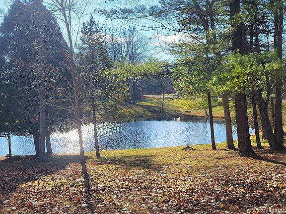 3rd image of 4662 N Lapeer Rd