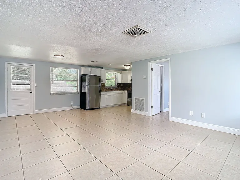 1525 Swordbill Dr — Photo 4
