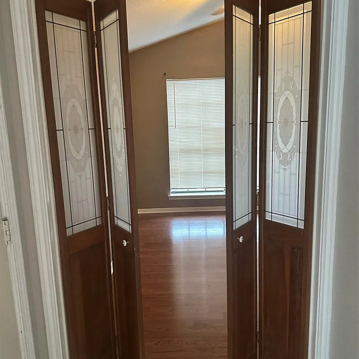 2 bed, 1.0 bath, 804 sqft, $1,600 — Photo 2
