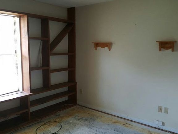 5th image of 10128 Peppertree Ct