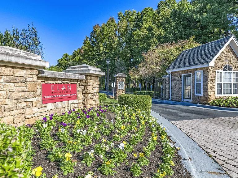 Elan at Mallard Creek Apartment Homes — Photo 27