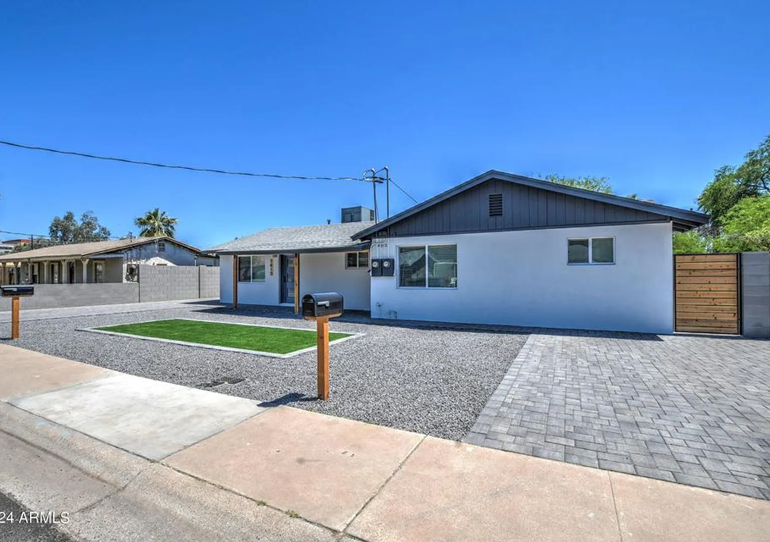 Stunning updated Townhome minutes to ASU campus available October 1st. 2 Bedroom, 1 bathroom comp... — Photo 2