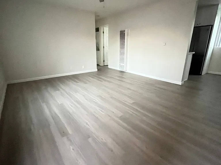 501 N. Ditmar — Photo 34