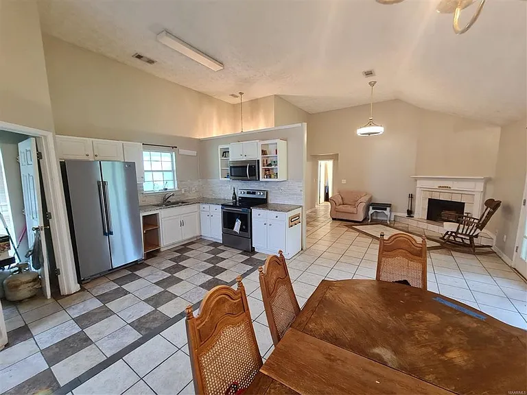 123 Meadowview Dr — Photo 8