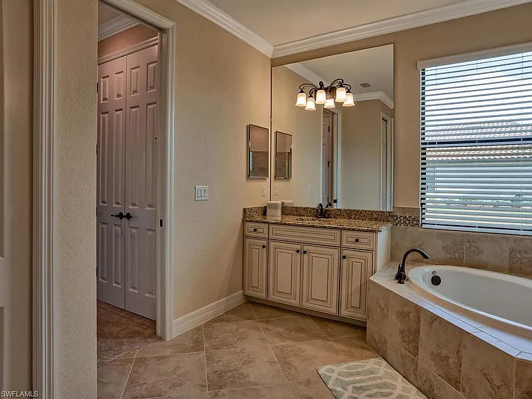2850 Aviamar Cir — Photo 15