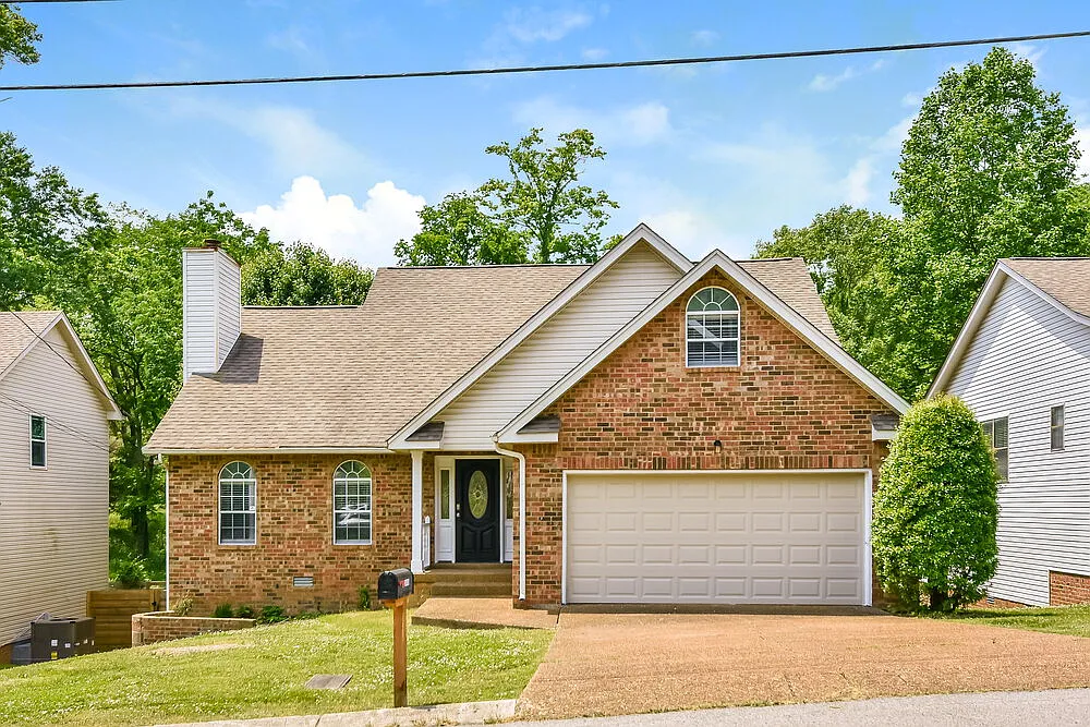 3 bed, 2.0 bath, 2275 sqft, $3,005 — Photo 1