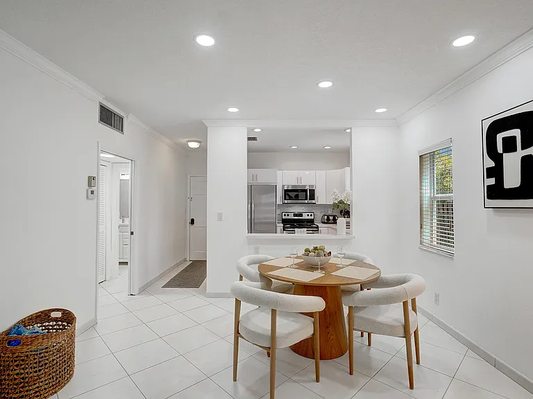 1450 N Riverside Dr #103 — Photo 28