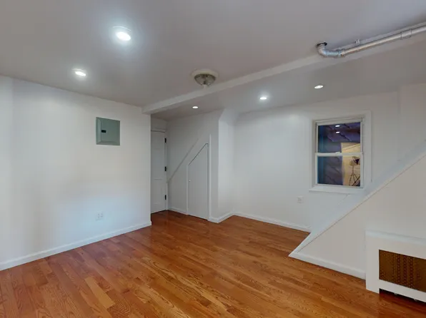 156 Wythe Avenue image 6 of 14