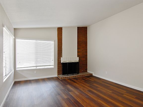 2nd image of 933 Harlan Cir