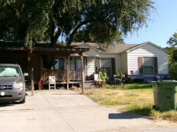 1111 E Russell Ave, Carrollton, TX 75006