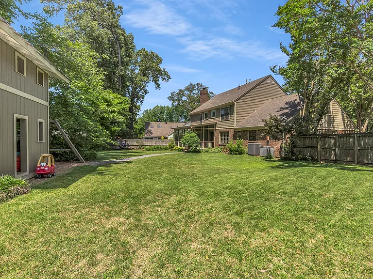 519 Princeton Oaks Cv — Photo 4