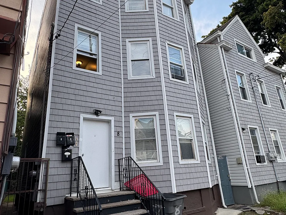 8 Graham Ave #2