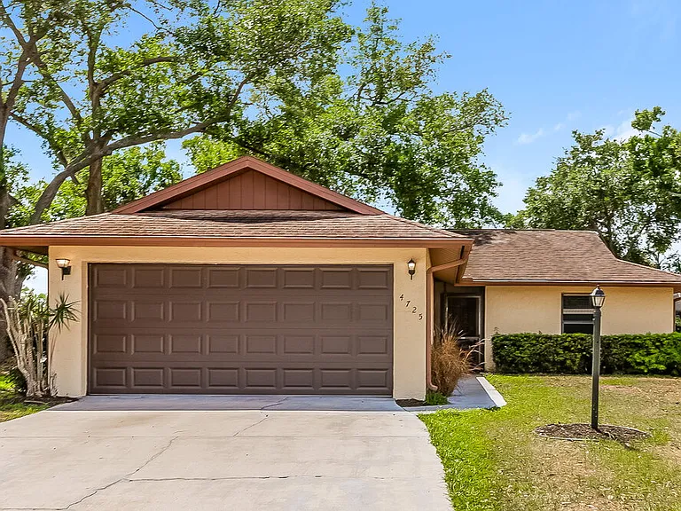4725 Country Oaks Blvd — Photo 1