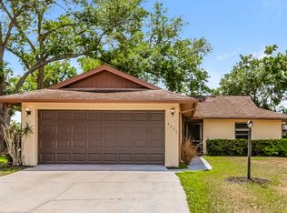 4725 Country Oaks Blvd, Sarasota, FL 34243