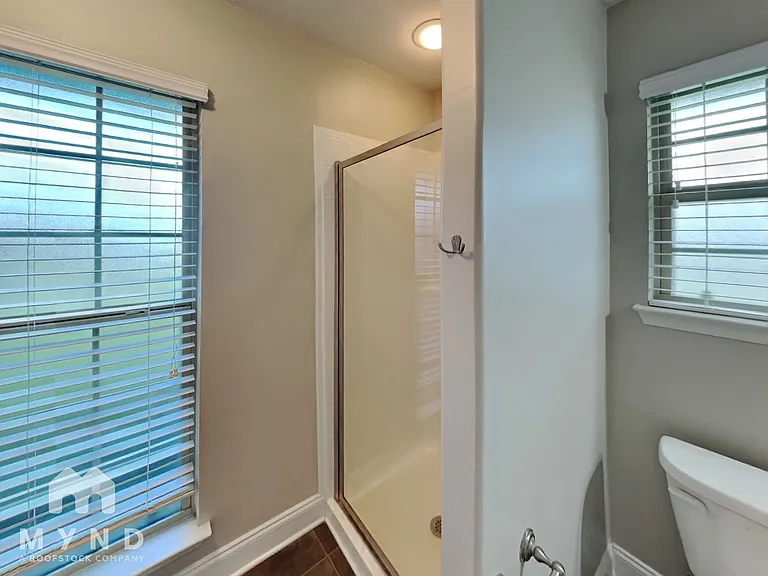 566 Waterford Ln — Photo 11