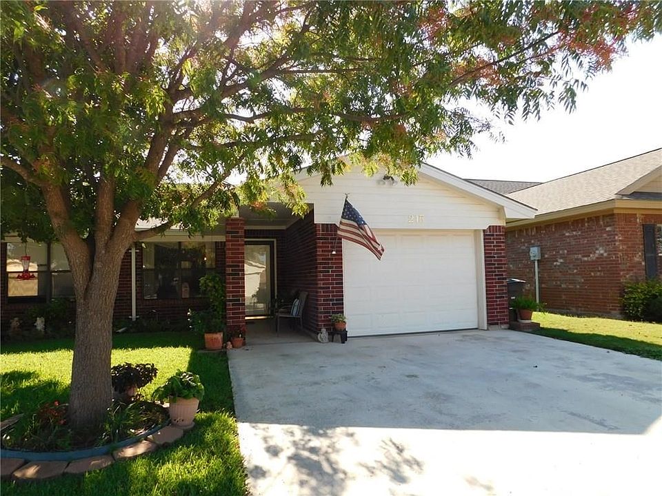 THIS BEAUTIFUL CURB APPEAL WELCOMES YOU HOME.