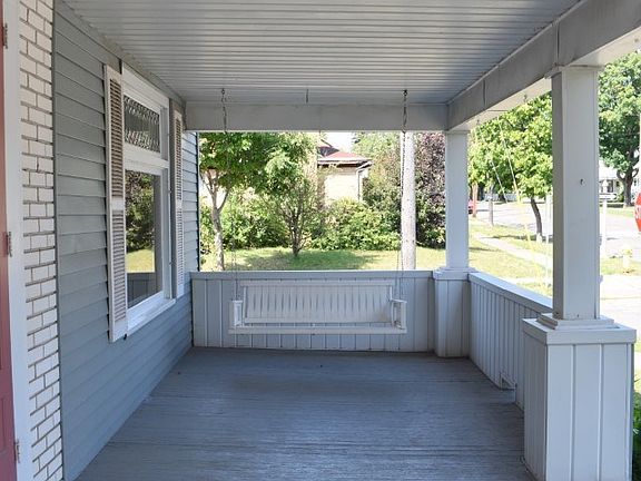 3rd image of 202 E Hewitt Ave
