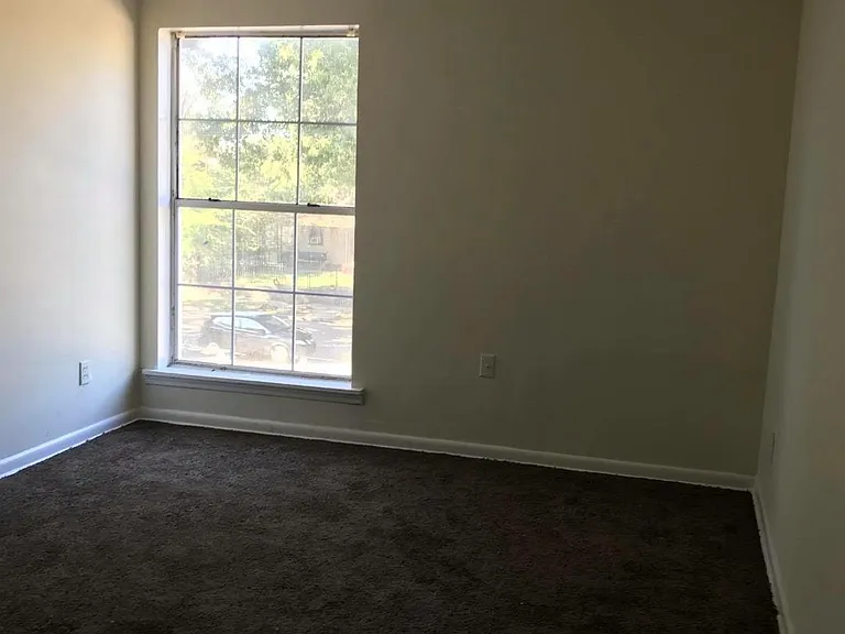 1029 Peabody Ave — Photo 3