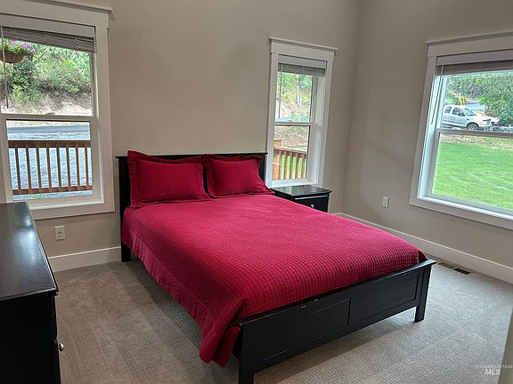 5th image of 300 Big Meadow Rd