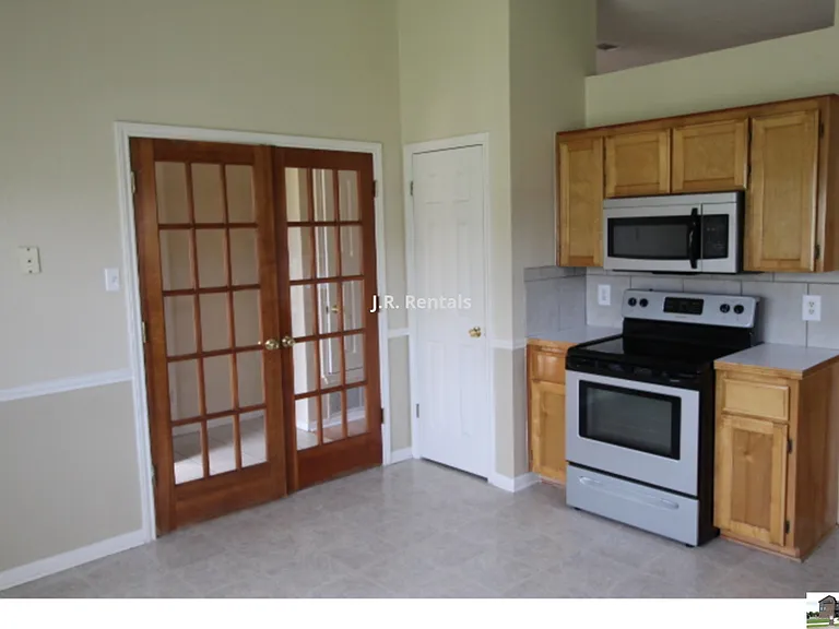 1506 Creek St — Photo 93