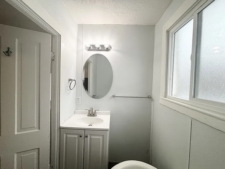 478 E 8th Ave — Photo 13