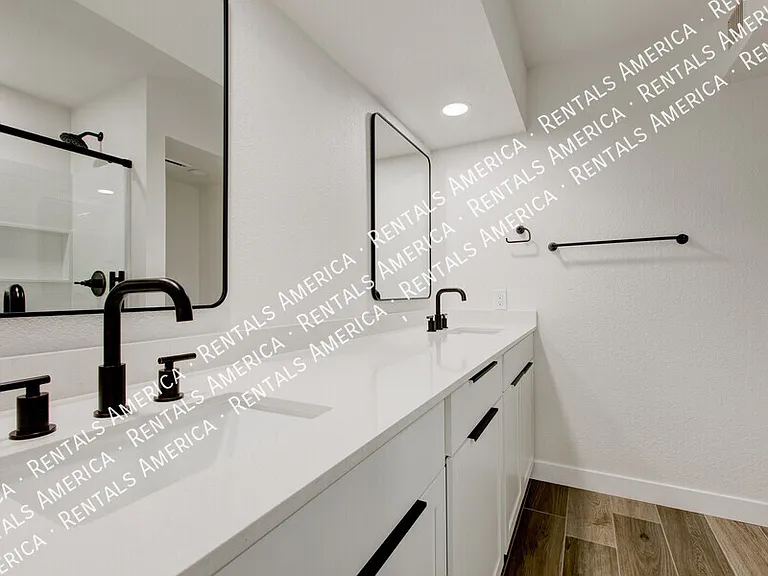 819 W Ross Ave — Photo 23