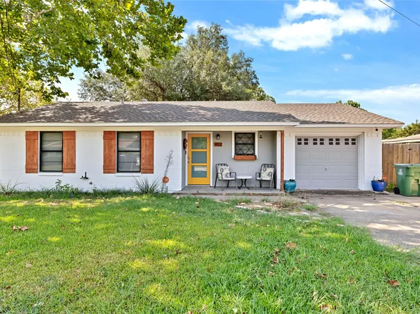 902 Plum St, Sanger, TX 76266