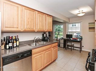 22 Fernwood Ct, Vernon Hills, IL 60061