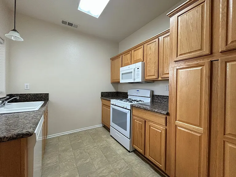 1555 Orange Ave #403 — Photo 9