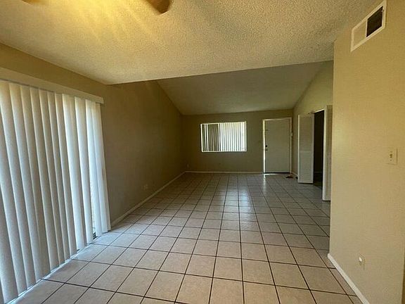 4th image of 944 S Valencia Unit 6