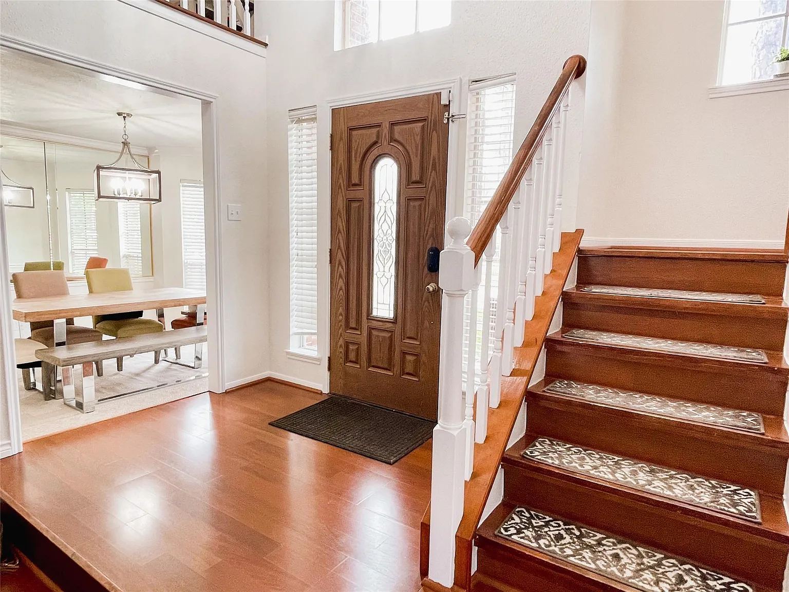 3 bed, 2.5 bath, 2012 sqft, $2,500 — Photo 2